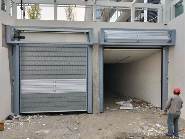 硬質卷簾門安裝（zhuāng）