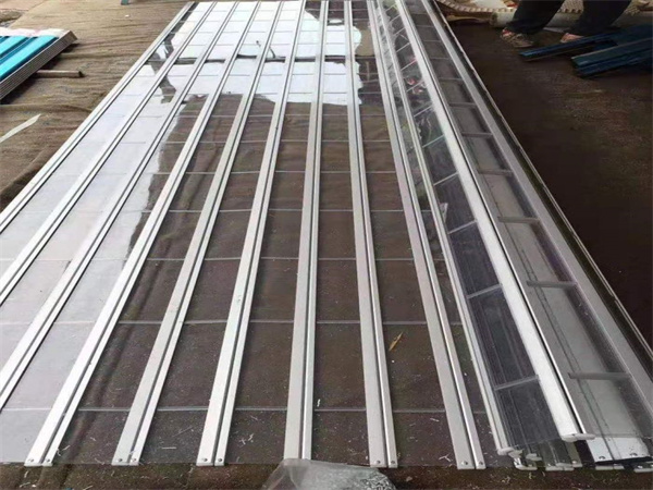 水晶門（mén）施工